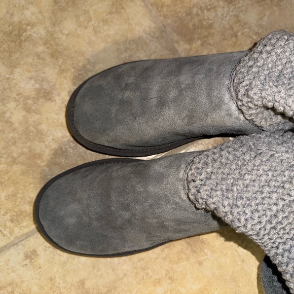 Women’s UGG boots - Picture 3 of 5